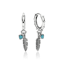 обзорное фото Серебряные серьги с емалью Пёрышко с сердечком 031188 Серебряные серьги с камнями обзорное фото Серебряные серьги с емалью Пёрышко с сердечком 031188  Серебряные серьги с камнями