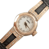 обзорное фото Женские часы на руку с золотым корпусом и кожаным ремешком 036168  Женские золотые часы