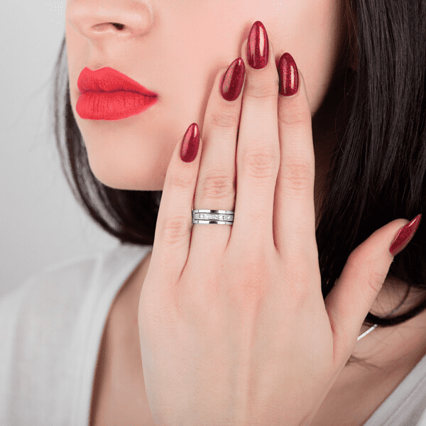 обручальное кольцо из белого золота с бриллиатами