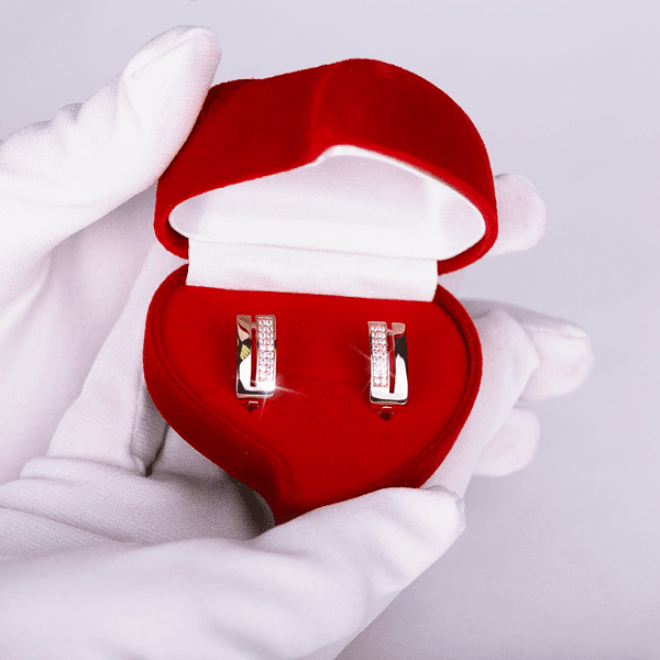 Серьги из красного золота на английской застежке с фианитами 030704 Серьги из красного золота на английской застежке с фианитами 030704