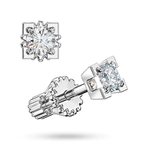 обзорное фото Изысканные серьги-пусеты в белом золоте 585 пробы с бриллиантом (4 см) в массивных крапанах 041558 Золотые серьги с бриллиантами обзорное фото Изысканные серьги-пусеты в белом золоте 585 пробы с бриллиантом (4 см) в массивных крапанах 041558  Золотые серьги с бриллиантами