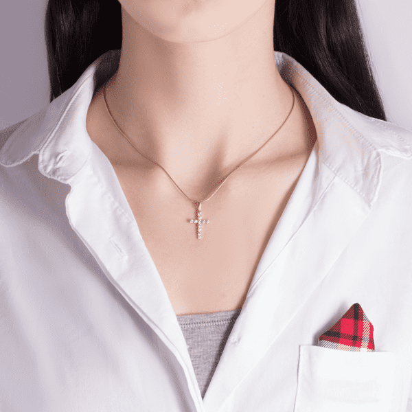 Золотой подвес с бриллиантом крестик P0366 фото Золотой подвес с бриллиантом крестик P0366 фото