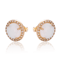 обзорное фото Серьги с им.опалом и фианитами в желтом золоте 033061 Золотые серьги с опалом обзорное фото Серьги с им.опалом и фианитами в желтом золоте 033061  Золотые серьги с опалом