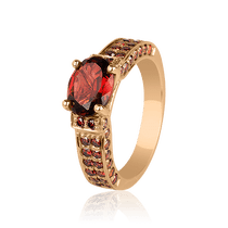 обзорное фото Кольцо в красном золоте с гранатом и коньячными бриллиантами 027121 Золотые кольца с гранатом обзорное фото Кольцо в красном золоте с гранатом и коньячными бриллиантами 027121  Золотые кольца с гранатом