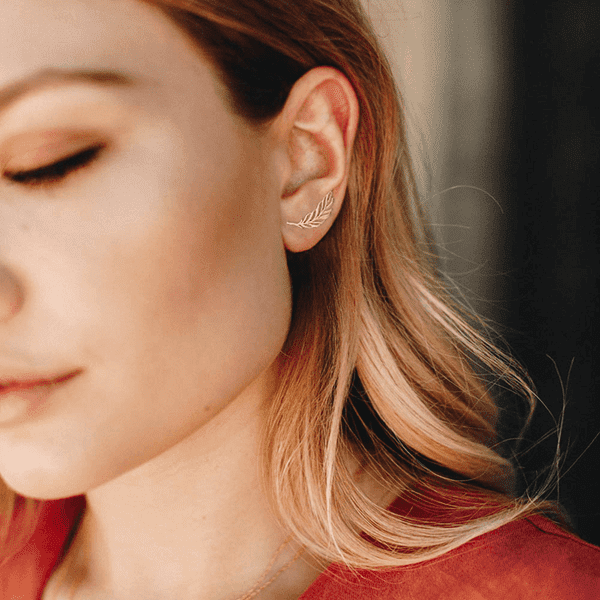 золотые серьги кафы на ухе золотые серьги кафы на ухе