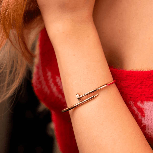 гвоздь золотой на руку гвоздь золотой на руку