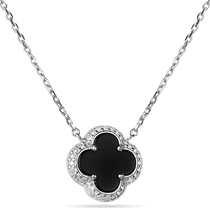 обзорное фото Изящное серебряное колье с ониксом и фианитами в виде клевера 039446 Серебряные колье обзорное фото Изящное серебряное колье с ониксом и фианитами в виде клевера 039446  Серебряные колье