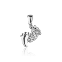 обзорное фото Серебряный кулон Ножки младенца с фианитами 027649  Серебряные подвески со вставками