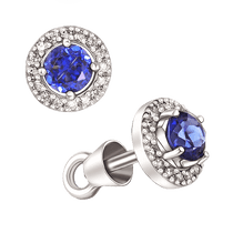 обзорное фото Серьги в белом золоте с сапфиром в центре окруженном маленькими бриллиантами по кругу 040332 Золотые серьги с сапфиром обзорное фото Серьги в белом золоте с сапфиром в центре окруженном маленькими бриллиантами по кругу 040332  Золотые серьги с сапфиром