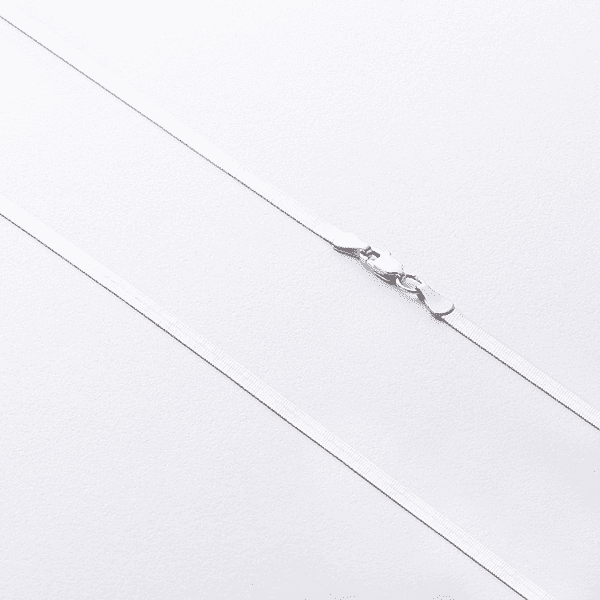 Колье-цепочка тонда плоский снейк в белом золоте 585 пробы без вставок на карабине Колье-цепочка тонда плоский снейк в белом золоте 585 пробы без вставок на карабине