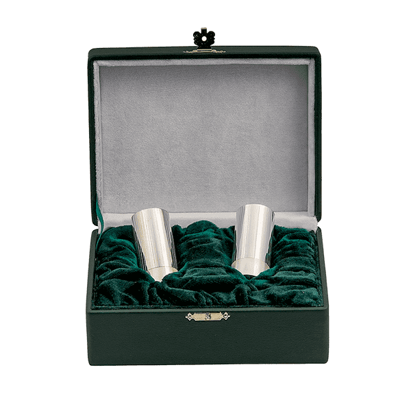 Набор из двух серебряных стопок Патрон с гравировкой 031467 детальное изображение ювелирного изделия Наборы столового серебра Набор из двух серебряных стопок Патрон с гравировкой 031467 детальное изображение ювелирного изделия Наборы столового серебра