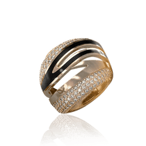 обзорное фото Золотое кольцо с фианитами и черной эмалью 030848 Эксклюзивные кольца из золота обзорное фото Золотое кольцо с фианитами и черной эмалью 030848  Эксклюзивные кольца из золота