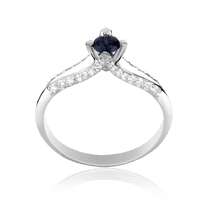 обзорное фото Золотое кольцо с сапфиром и бриллиантами 025352 Золотые кольца с сапфиром обзорное фото Золотое кольцо с сапфиром и бриллиантами 025352  Золотые кольца с сапфиром