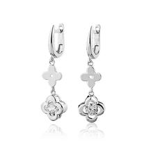 обзорное фото Серьги из белого золота Клевер с фианитом 029256 Золотые серьги с фианитом обзорное фото Серьги из белого золота Клевер с фианитом 029256  Золотые серьги с фианитом