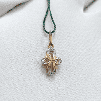 обзорное фото Золотой крестик в красном и белом золоте с фианитами 026506 Декоративные золотые крестики обзорное фото Золотой крестик в красном и белом золоте с фианитами 026506  Декоративные золотые крестики