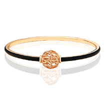 обзорное фото Золотой браслет жесткий с каучуком Ажурная бусина 033900 Золотые браслеты обзорное фото Золотой браслет жесткий с каучуком Ажурная бусина 033900  Золотые браслеты