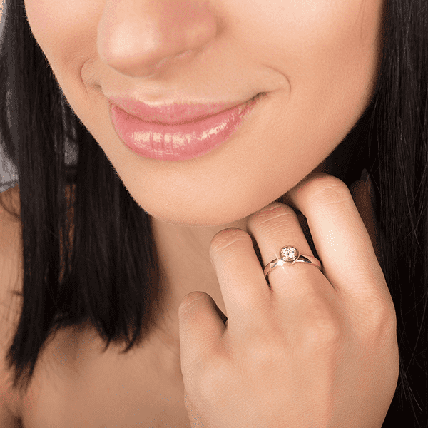 Кольцо из желтого золота с бриллиантом