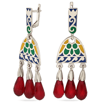 обзорное фото Серебряные серьги с цветной эмалью и волшебными красными кристаллами 038948 Серебряные серьги с камнями обзорное фото Серебряные серьги с цветной эмалью и волшебными красными кристаллами 038948  Серебряные серьги с камнями