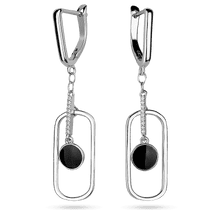 обзорное фото Серебряные серьги в геометрическом стиле с белыми фианитами и черной эмалью 039548 Серебряные серьги с камнями обзорное фото Серебряные серьги в геометрическом стиле с белыми фианитами и черной эмалью 039548  Серебряные серьги с камнями