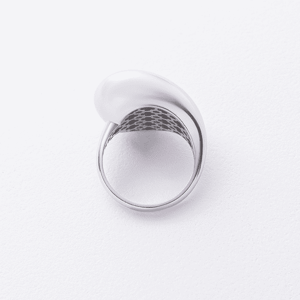 Кольцо Стекающая капля в белом золоте без вставок