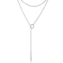 обзорное фото Трендовое серебряное двойное колье с подвеской в виде палочки без вставок 039809 Серебряные колье обзорное фото Трендовое серебряное двойное колье с подвеской в виде палочки без вставок 039809  Серебряные колье