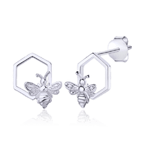 обзорное фото Серебряные серьги гвоздики Пчелки и соты 031161  Серебряные серьги без вставок