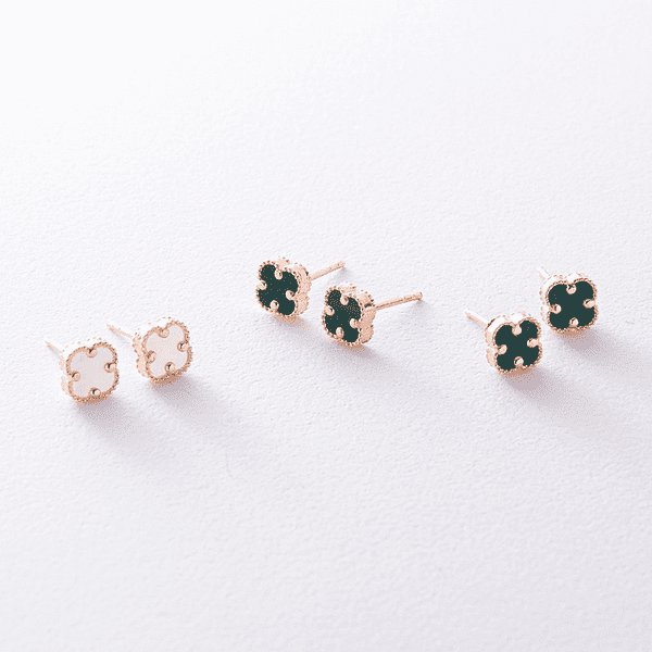 Серьги-пусеты клевер с перламутром в желтом золоте купить киев  Серьги-пусеты клевер с перламутром в желтом золоте купить киев