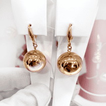 обзорное фото Золотые серьги на английском замке с большими шарами 032362  Золотые серьги без вставок
