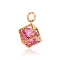 оглядове фото Золотий кулон Кубик з рожевим фіанітом 035656
