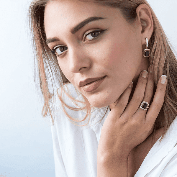 Золоті сережки з квадратною підвіскою з раухтопазом 034587 детальне зображення ювелірного виробу Золоті сережки з квадратною підвіскою з раухтопазом 034587 детальне зображення ювелірного виробу