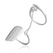 обзорное фото Серебряное кольцо ноготь с фианитом 024684 Серебряные кольца с фианитом обзорное фото Серебряное кольцо ноготь с фианитом 024684  Серебряные кольца с фианитом