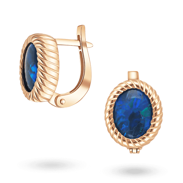 Елегантні золоті сережки з великим темно-синім овальним опалом у масивній оправі зі скрученим візерунком на англійській застібці  Елегантні золоті сережки з великим темно-синім овальним опалом у масивній оправі зі скрученим візерунком на англійській застібці