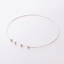 обзорное фото Жесткое колье-чокер из красного золота с подвижными шариками 040950  Золотое колье без камней