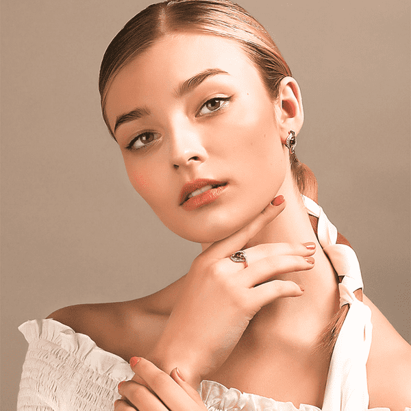 Серьги из красного золота с красным камнем Серьги из красного золота с красным камнем