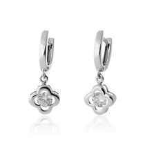 обзорное фото Золотые серьги Клевер с фианитом 029257 Золотые серьги с фианитом обзорное фото Золотые серьги Клевер с фианитом 029257  Золотые серьги с фианитом