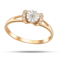 оглядове фото Маленька золота каблучка з діамантом в квітці по середині і маленькими діамантами по бокам 040302