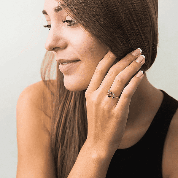 Золотое кольцо с кварцем и бриллиантами Золотое кольцо с кварцем и бриллиантами