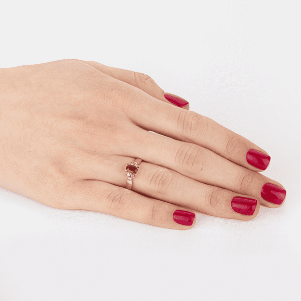 Кольцо из красного золота с рубином и бриллиантами Кольцо из красного золота с рубином и бриллиантами