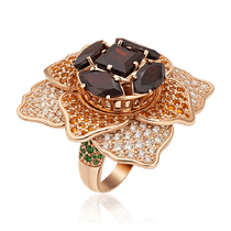 обзорное фото Дизайнерское золотое кольцо Цветок с гранатом и фианитами 034499 Золотые кольца обзорное фото Дизайнерское золотое кольцо Цветок с гранатом и фианитами 034499  Золотые кольца