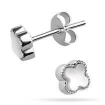 обзорное фото Серебряные пусеты Клевер с перламутром 038528 Серебряные серьги с камнями обзорное фото Серебряные пусеты Клевер с перламутром 038528  Серебряные серьги с камнями