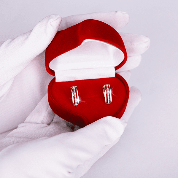 Серьги из красного золота с фианитами с английским замком 030693 Серьги из красного золота с фианитами с английским замком 030693