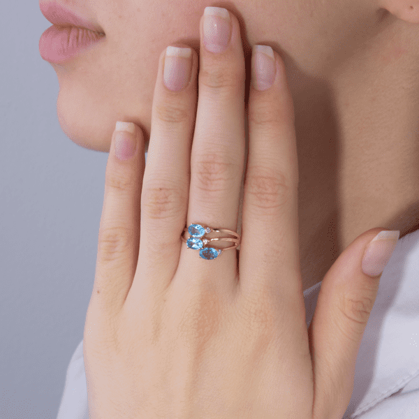 Золотое кольцо с топазом  Золотое кольцо с топазом