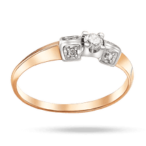 обзорное фото Золотое кольцо с большим бриллиантом по середине и маленькими бриллиантами по бокам 040299  Золотые кольца с бриллиантами