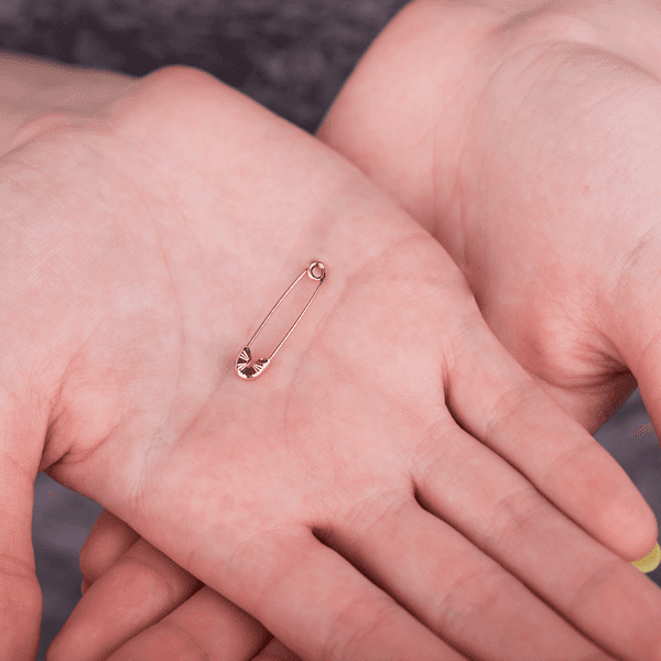 булавка в живую булавка в живую