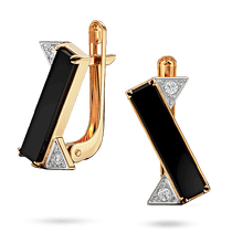 обзорное фото Золотые серьги с большими прямоугольными агатами черного цвета и фианитами в треугольнике 040655 Золотые серьги с агатом обзорное фото Золотые серьги с большими прямоугольными агатами черного цвета и фианитами в треугольнике 040655  Золотые серьги с агатом