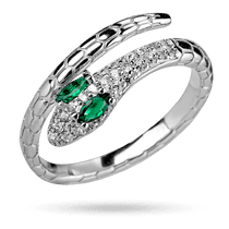 обзорное фото Серебряное кольцо маленькое "Змея с зелеными глазами" с инкрустированной фианитами головой 040237  Серебряные кольца с фианитом