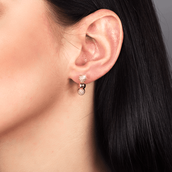 Золотые серьги Полусферы с фианитами на английской застежке 030724 Золотые серьги Полусферы с фианитами на английской застежке 030724