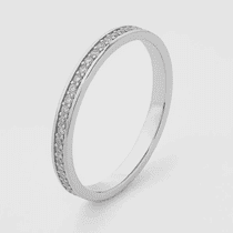 обзорное фото Тонкое обручальное кольцо в белом золоте с дорожкой бриллиантов в рельсовой закрепке 041201  Обручальные кольца с бриллиантами