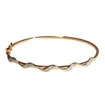 обзорное фото Золотой браслет жесткий с фианитами 820039 Золотой браслет кольцом обзорное фото Золотой браслет жесткий с фианитами 820039  Золотой браслет кольцом