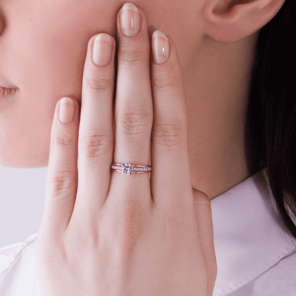 Золотое кольцо с фианитом 11959 фото Золотое кольцо с фианитом 11959 фото